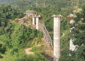 TRAGEDIA EN INDIA: 17 TRABAJADORES PIERDEN LA VIDA EN DEVASTADOR COLAPSO DE PUENTE EN PLENA CONSTRUCCIÓN