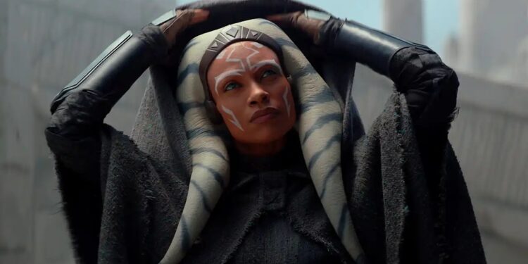 EMOTIVO HOMENAJE A RAY STEVENSON EN EL ESTRENO DE AHSOKA: UNA DESPEDIDA QUE RESUENA EN LA GALAXIA STAR WARS