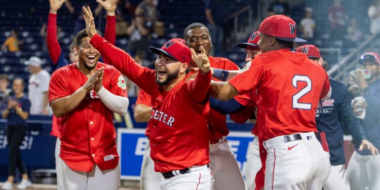 JOVEN PROMESA VENEZOLANA DE LOS RED SOX CONQUISTA LAS GRANDES LIGAS CON UN IMPRESIONANTE HOME RUN DE MÁS DE 430 PIES 1 JOVEN PROMESA VENEZOLANA DE LOS RED SOX CONQUISTA LAS GRANDES LIGAS CON UN IMPRESIONANTE HOME RUN DE MÁS DE 430 PIES