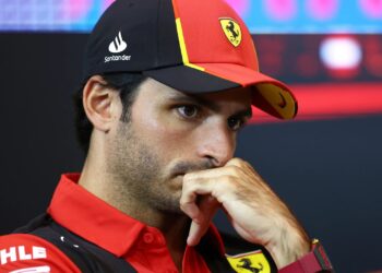 CARLOS SAINZ AFIRMA: “RED BULL EXPERIMENTARÁ CONTRATIEMPOS EN ALGÚN MOMENTO DE LA TEMPORADA”