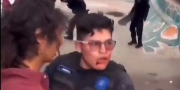 POLICÍAS APUNTAN ARMAS Y GENERAN ENFRENTAMIENTO CON SKATERS EN PARQUE LIRA DE LA CDMX