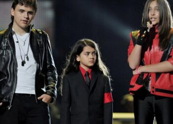 APARICIÓN SORPRENDENTE DE LOS HEREDEROS DE MICHAEL JACKSON EN UN CASINO DE LAS VEGAS EN EL DÍA DE SU 65 CUMPLEAÑOS