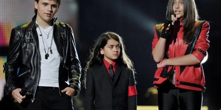 APARICIÓN SORPRENDENTE DE LOS HEREDEROS DE MICHAEL JACKSON EN UN CASINO DE LAS VEGAS EN EL DÍA DE SU 65 CUMPLEAÑOS