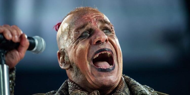ARCHIVAN INVESTIGACIÓN POR DELITOS SEXUALES CONTRA CANTANTE DE RAMMSTEIN: FALTA DE PRUEBAS DESVANECE LAS ACUSACIONES