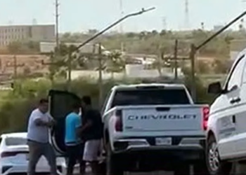 ROBAN CAMIONETAS CON FUSILES DE ASALTO EN FRONTERA DE REYNOSA