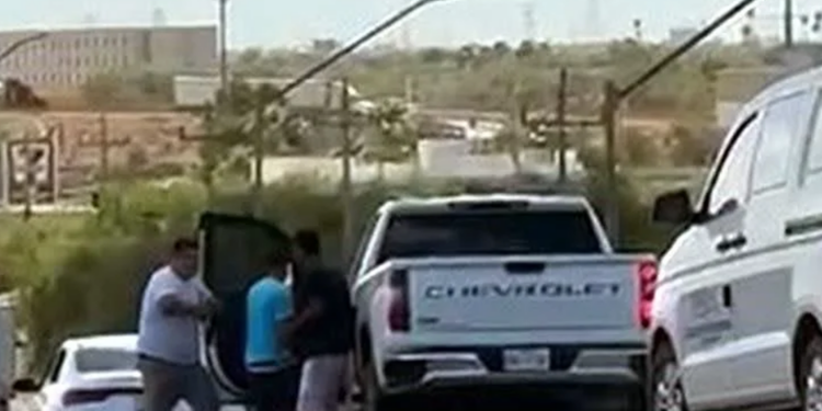 ROBAN CAMIONETAS CON FUSILES DE ASALTO EN FRONTERA DE REYNOSA 1 ROBAN CAMIONETAS CON FUSILES DE ASALTO EN FRONTERA DE REYNOSA