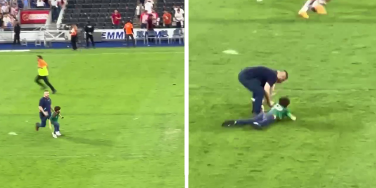 SOMETE GUARDIA DEL BBVA CON USO DE LA FUERZA A NIÑO