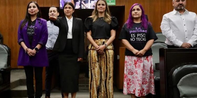 AGANDALLA PRIAN CURUL; TOMA PROTESTA DIPUTADA ‘PIRATA’