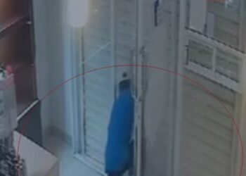 ENCIERRA EMPLEADA A LADRÓN EN PASTELERÍA 