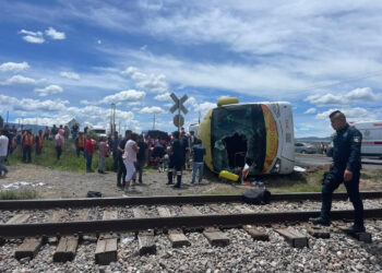 ACCIDENTE DE AUTOBÚS Y TREN EN HIDALGO DEJA DOS MUERTOS Y VARIOS HERIDOS