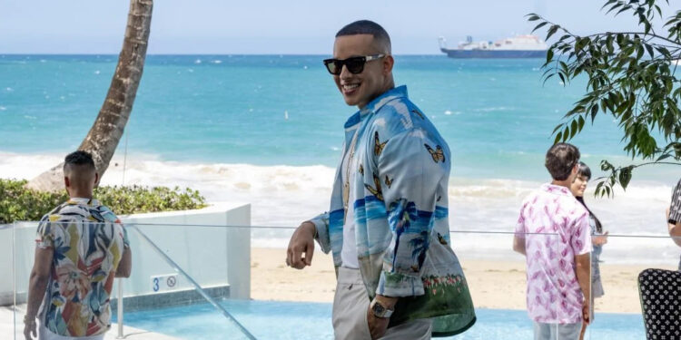 DADDY YANKEE SE LANZA COMO PRODUCTOR TELEVISIVO EN LA SERIE DE NETFLIX “NEÓN”