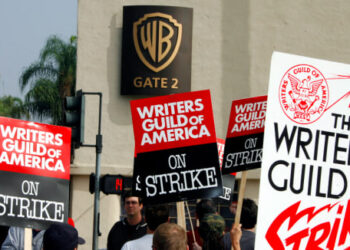 HUELGAS EN LA INDUSTRIA DEL ENTRETENIMIENTO DE EE. UU. IMPACTAN EN WARNER BROS. DISCOVERY CON PÉRDIDAS ESTIMADAS DE HASTA $500 MILLONES