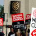 HUELGAS EN LA INDUSTRIA DEL ENTRETENIMIENTO DE EE. UU. IMPACTAN EN WARNER BROS. DISCOVERY CON PÉRDIDAS ESTIMADAS DE HASTA $500 MILLONES