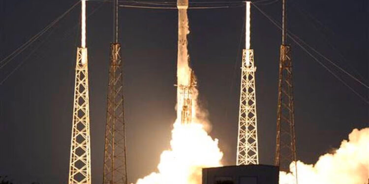 SATÉLITE DE SPACEX SE DESINTEGRA SOBRE PUERTO RICO, GENERANDO BASURA ESPACIAL VISIBLE 1 SATÉLITE DE SPACEX SE DESINTEGRA SOBRE PUERTO RICO, GENERANDO BASURA ESPACIAL VISIBLE