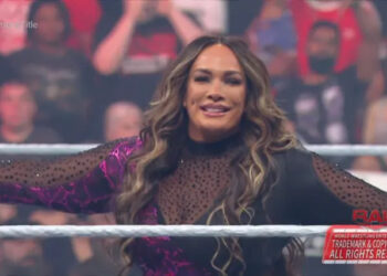NIA JAX VUELVE A WWE CON UN IMPACTANTE ATAQUE A RHEA RIPLEY