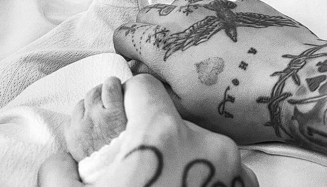 CAZZU Y CHRISTIAN NODAL COMPARTEN LA EMOCIÓN DEL NACIMIENTO DE SU PRIMERA HIJA 1 CAZZU Y CHRISTIAN NODAL COMPARTEN LA EMOCIÓN DEL NACIMIENTO DE SU PRIMERA HIJA