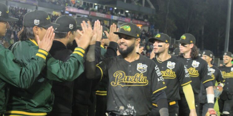 PERICOS DE PUEBLA DOMINAN A LOS ALGODONEROS CON UNA VICTORIA IMPONENTE EN EL JUEGO 3 DE LA SERIE DEL REY
