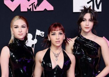 EL ARRASE DE THE WARNING EN LOS MTV MOVIE MUSIC AWARDS 2023: LA BANDA MEXICANA QUE SE ROBÓ EL ESCENARIO