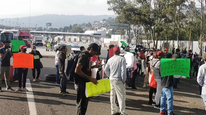DEMANDA DE AGUA DESATA CAOS: VECINOS DE SAN ANDRÉS TOTOLTEPEC BLOQUEAN AUTOPISTA MÉXICO-CUERNAVACA