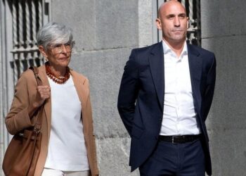 IMPACTANTE ORDEN DE ALEJAMIENTO CONTRA LUIS RUBIALES: PROHIBIDO ACERCARSE A MENOS DE 200 METROS DE JENNI HERMOSO