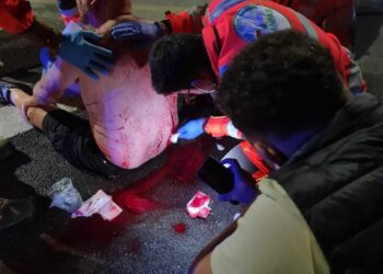 ATAQUE BRUTAL EN MILÁN: AFICIONADO DEL NEWCASTLE APUÑALADO HORAS ANTES DEL PARTIDO DE CHAMPIONS LEAGUE