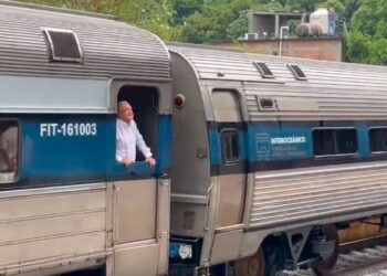 HISTÓRICO VIAJE DE AMLO EN EL TREN INTEROCEÁNICO DEL ISTMO DE TEHUANTEPEC: UN IMPULSO SIN PRECEDENTES PARA EL SURESTE DE MÉXICO