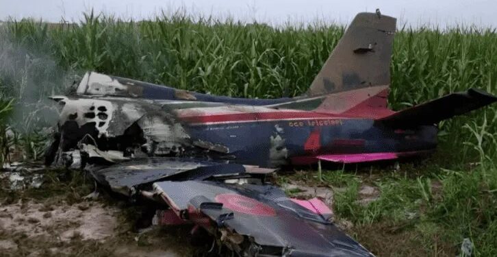 TRAGEDIA EN LOS CIELOS DE ITALIA: NIÑA MUERE TRAS CHOQUE DE AVIÓN ACROBÁTICO - PILOTO SOBREVIVE EN DRAMÁTICO ACCIDENTE 1 TRAGEDIA EN LOS CIELOS DE ITALIA: NIÑA MUERE TRAS CHOQUE DE AVIÓN ACROBÁTICO – PILOTO SOBREVIVE EN DRAMÁTICO ACCIDENTE