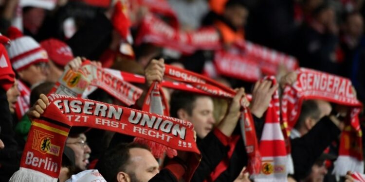 ¡TENSIÓN EN LA ENTRADA DE AFICIONADOS DEL UNION BERLIN EN EL BERNABÉU! 1 ¡TENSIÓN EN LA ENTRADA DE AFICIONADOS DEL UNION BERLIN EN EL BERNABÉU!