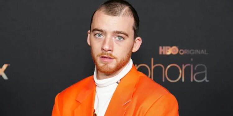 TRÁGICA PARTIDA DEL ACTOR DE "EUPHORIA", ANGUS CLOUD: UNA SOBREDOSIS ACCIDENTAL COBRA SU VIDA 1 TRÁGICA PARTIDA DEL ACTOR DE “EUPHORIA”, ANGUS CLOUD: UNA SOBREDOSIS ACCIDENTAL COBRA SU VIDA