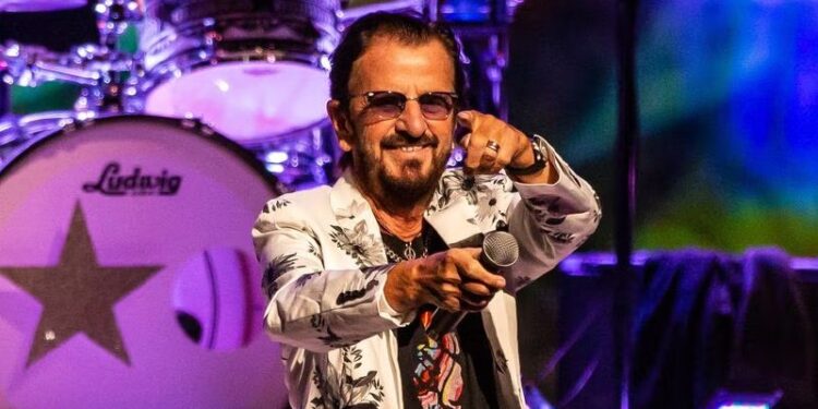 RINGO STARR VIVE UN IMPREVISTO DURANTE UN ÉPICO CONCIERTO