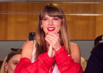 TAYLOR SWIFT ACEPTA INVITACIÓN DE KELCE PARA PRESENCIA HISTÓRICA EN EL ARROWHEAD STADIUM