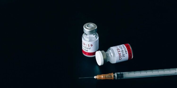 VIOLACIÓN MASIVA DE DERECHOS HUMANOS POR PAÍSES RICOS: LA ONU EXIGE ACCIÓN INMEDIATA CONTRA LA DISCRIMINACIÓN EN LA DISTRIBUCIÓN DE VACUNAS COVID-19