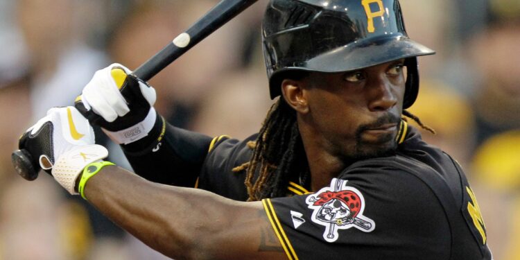 TRAGEDIA EN EL DIAMANTE: ANDREW McCUTCHEN PONE FIN A SU TEMPORADA CON LOS PIRATAS DE PITTSBURGH POR LESIÓN 1 TRAGEDIA EN EL DIAMANTE: ANDREW McCUTCHEN PONE FIN A SU TEMPORADA CON LOS PIRATAS DE PITTSBURGH POR LESIÓN