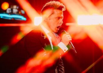 LUIS MIGUEL SORPRENDIDO EN PLENO ÉXITO EN CHILE: FAN LE LANZA UN REGALO INESPERADO DURANTE SU APOTEÓSICO CONCIERTO