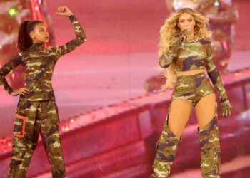 BLUE IVY, LA PRODIGIOSA HEREDERA, DESLUMBRA EN EL ESCENARIO JUNTO A BEYONCÉ: UN EPISODIO EMOCIONANTE Y RESUELTO CON MAESTRÍA