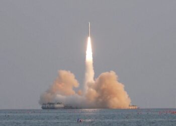 HISTÓRICO: COHETE CHINO “CERES 1” ALCANZA LAS ESTRELLAS DESDE EL MAR