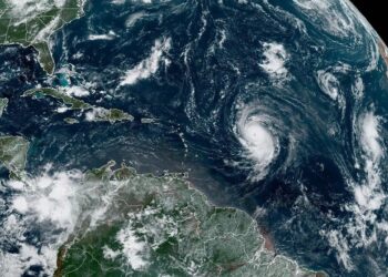 EL IMPONENTE HURACÁN LEE ESCALA A CATEGORÍA 5: UNA BESTIA DE 180 MPH QUE DESAFÍA LA ERA DE LOS SATÉLITES 