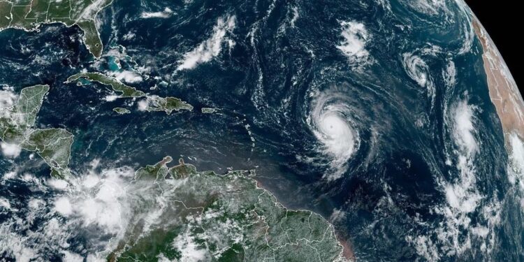 EL IMPONENTE HURACÁN LEE ESCALA A CATEGORÍA 5: UNA BESTIA DE 180 MPH QUE DESAFÍA LA ERA DE LOS SATÉLITES 1 EL IMPONENTE HURACÁN LEE ESCALA A CATEGORÍA 5: UNA BESTIA DE 180 MPH QUE DESAFÍA LA ERA DE LOS SATÉLITES