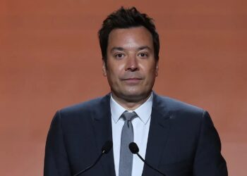 JIMMY FALLON OFRECE DISCULPAS EN MEDIO DE ACUSACIONES POR UN AMBIENTE LABORAL PERJUDICIAL EN SU SHOW