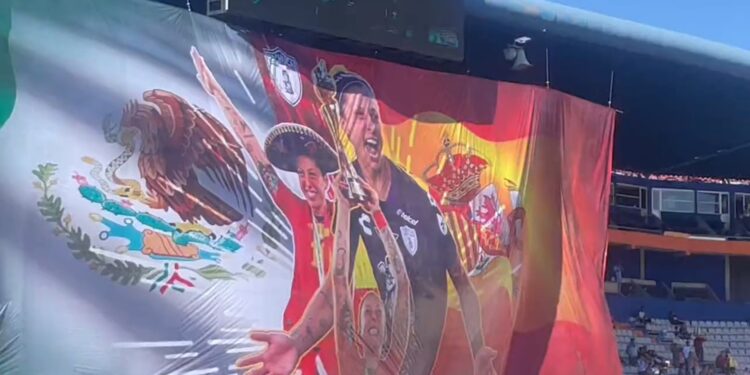 IMPACTANTE HOMENAJE A JENNI HERMOSO EN MÉXICO TRAS RENUNCIA DE RUBIALES 1 IMPACTANTE HOMENAJE A JENNI HERMOSO EN MÉXICO TRAS RENUNCIA DE RUBIALES