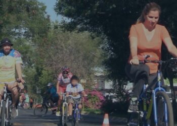 DISFRUTAN FAMILIAS DE SANTA VÍA RECREATIVA