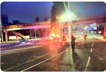 SE IMPACTA E INCENDIA CAMIONETA EN VASCONCELOS; MUERE CONDUCTOR