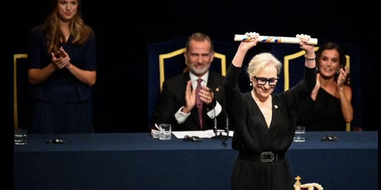 MERYL STREEP RECIBE EL PREMIO PRINCESA DE ASTURIAS DE LAS ARTES DE MANOS DE LA PRINCESA LEONOR 1 BORUSSIA DORTMUND ASUME EL LIDERATO TEMPORAL DE LA BUNDESLIGA CON UNA VICTORIA 1-0 SOBRE WERDER BREMEN