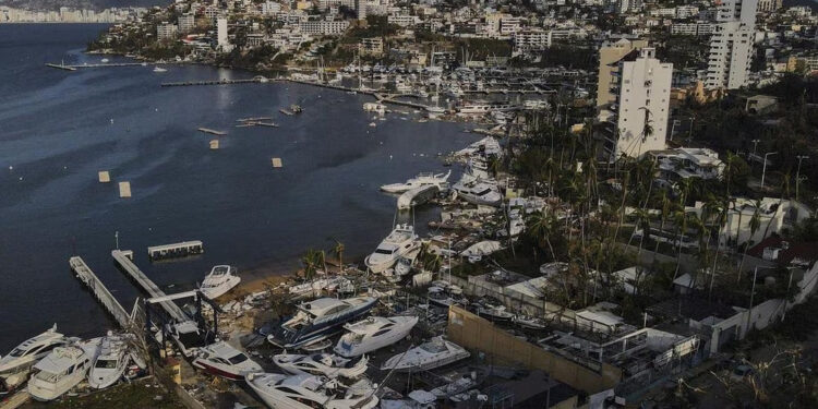 FAMILIARES DE MARINEROS DESAPARECIDOS TRAS EL PASO DEL HURACÁN "OTIS" EXIGEN BÚSQUEDA 1 COSECHA DE LA FLOR DE CEMPASÚCHIL PARA EL DÍA DE MUERTOS EN MÉXICO