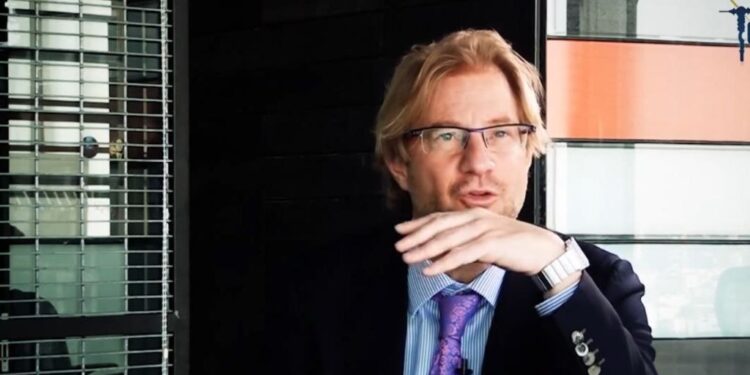 EXDIPLOMÁTICO ANDRÉS ROEMER, DETENIDO EN ISRAEL POR ACUSACIONES DE VIOLACIÓN EN MÉXICO: UN GIRO IMPACTANTE EN EL ESCÁNDALO