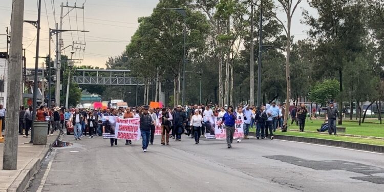 ¡TRANSPORTISTAS PARALIZAN LA CDMX POR SEGUNDO DÍA CONSECUTIVO! TOMA PRECAUCIONES ANTE EL BLOQUEO EN ZARAGOZA 1 ¡TRANSPORTISTAS PARALIZAN LA CDMX POR SEGUNDO DÍA CONSECUTIVO! TOMA PRECAUCIONES ANTE EL BLOQUEO EN ZARAGOZA