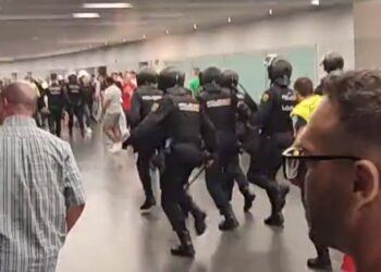 SEIS AFICIONADOS DEL FEYENOORD DETENIDOS TRAS VIOLENTOS INCIDENTES EN EL METROPOLITANO