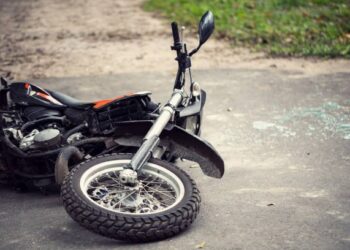 TRAGEDIA EN OAXACA: ADOLESCENTE PIERDE LA VIDA TRÁGICAMENTE AL DEGOLLARSE CON UN CABLE MIENTRAS CONDUCÍA EN MOTOCICLETA