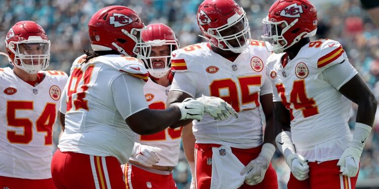 ¡CHOQUE ÉPICO ENTRE KANSAS CITY Y DENVER EN LA NFL!