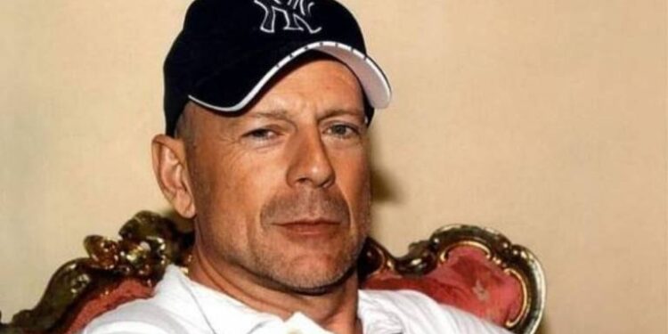 BRUCE WILLIS EN LA BATALLA CONTRA LA DEMENCIA FRONTO-TEMPORAL: UNA HISTORIA DE VALOR, AMOR Y SUPERACIÓN 1 BRUCE WILLIS EN LA BATALLA CONTRA LA DEMENCIA FRONTO-TEMPORAL: UNA HISTORIA DE VALOR, AMOR Y SUPERACIÓN